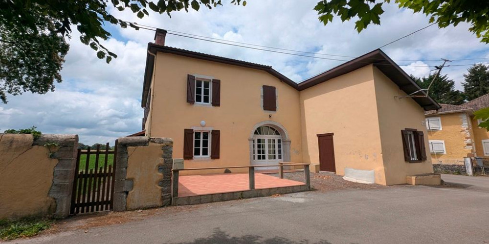 maison à ST PE DE LEREN (64270)